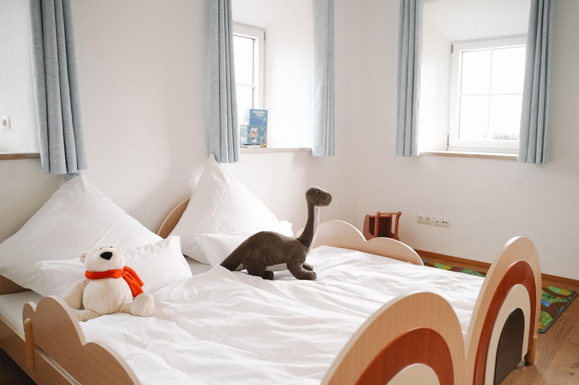 Black Horse Family Apartment - Barrierearm - Pfotenglueck - Familienzeit By Loewenherz Homes Stephanskirchen Exteriér fotografie