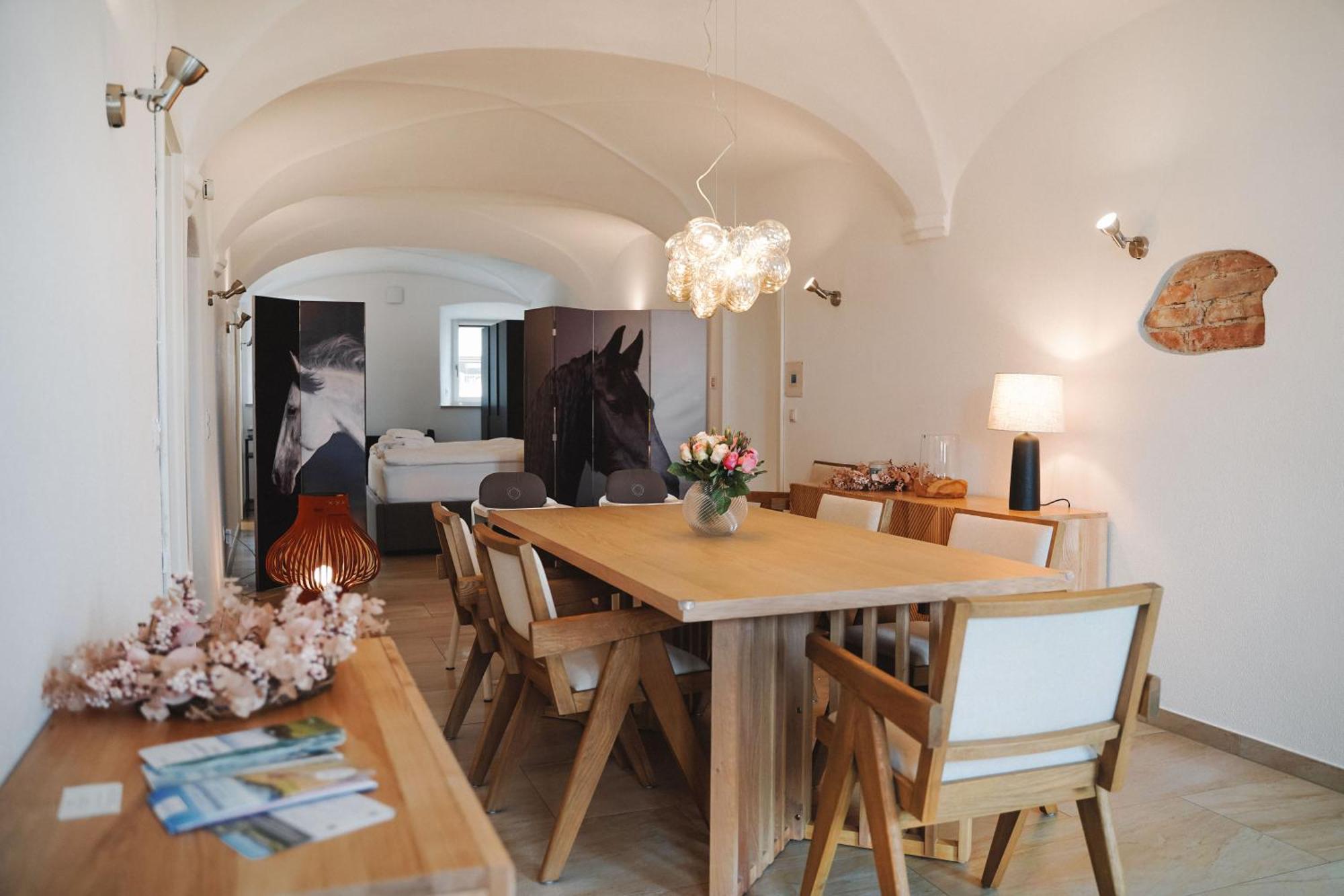 Black Horse Family Apartment - Barrierearm - Pfotenglueck - Familienzeit By Loewenherz Homes Stephanskirchen Exteriér fotografie