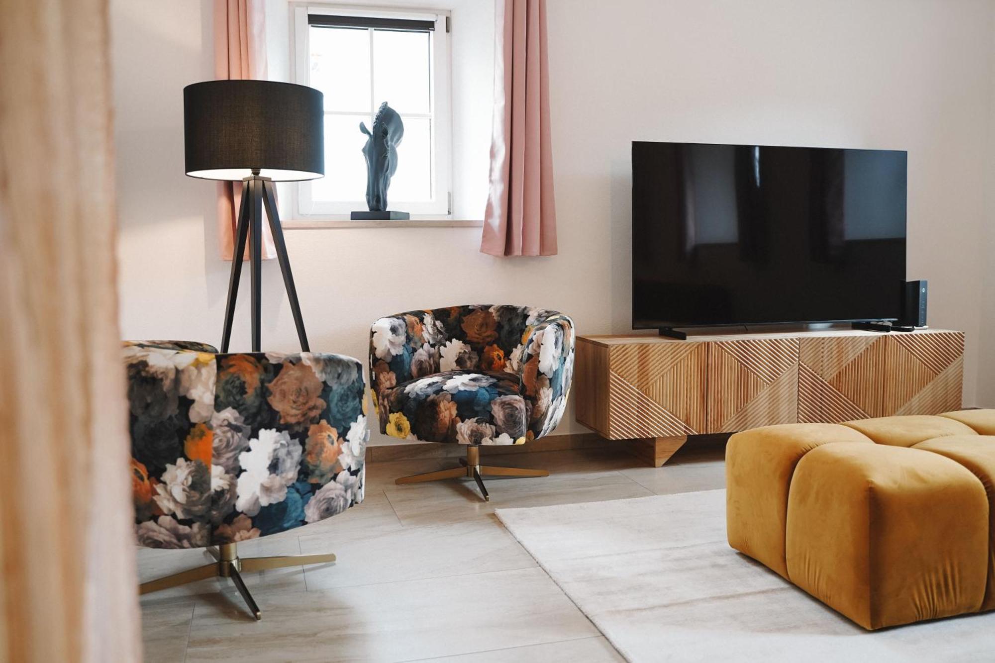Black Horse Family Apartment - Barrierearm - Pfotenglueck - Familienzeit By Loewenherz Homes Stephanskirchen Exteriér fotografie